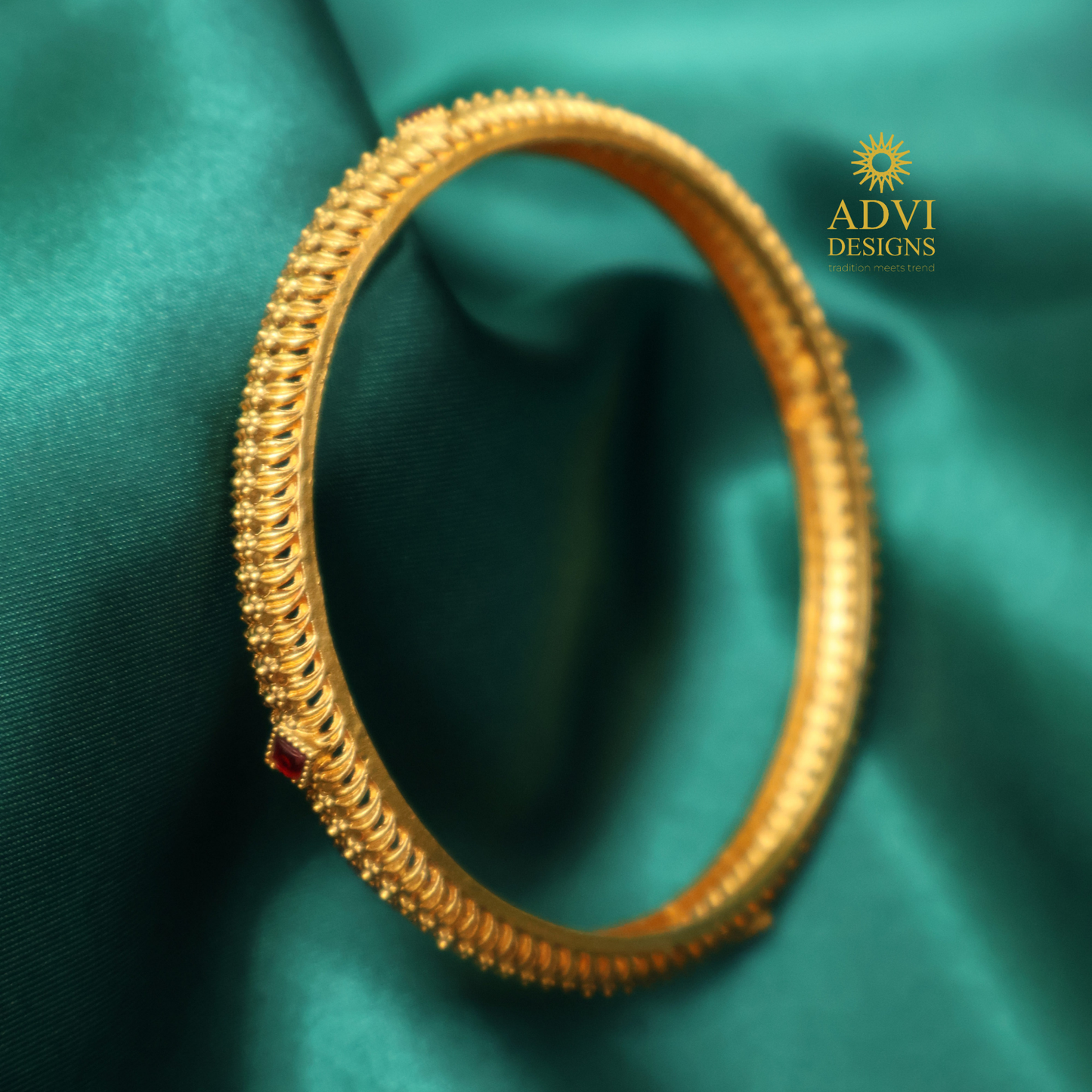 Antique Gold Rope Texture Bangle with Ruby Accent