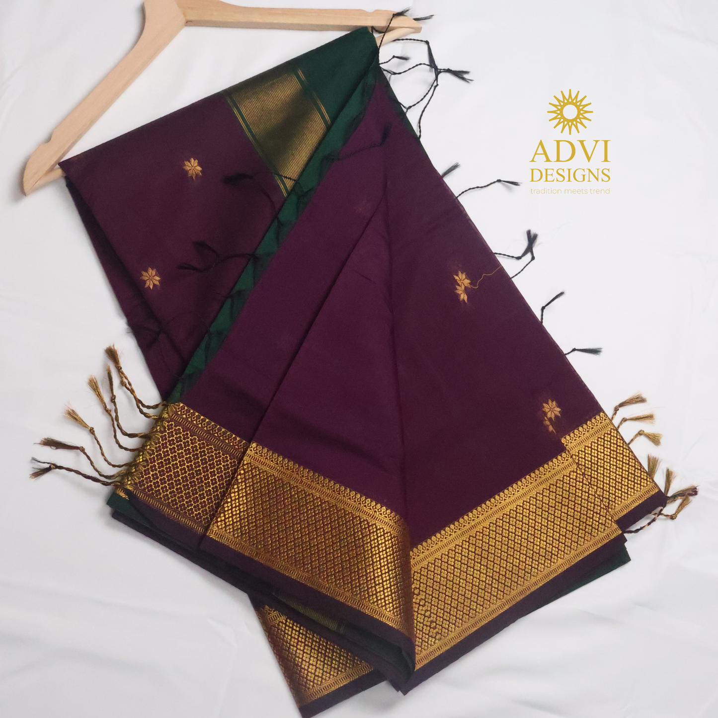 Maheshwari Silk Cotton Saree in Deep Wine with Emerald Green Contrast Pallu & Blouse | Gold Woven Motifs