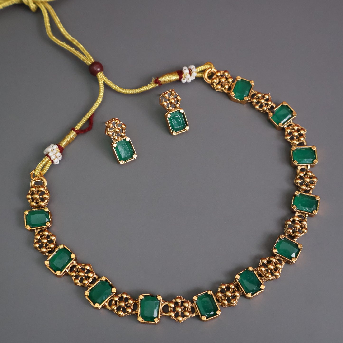 Emerald Green Antique Gold Choker Necklace Set
