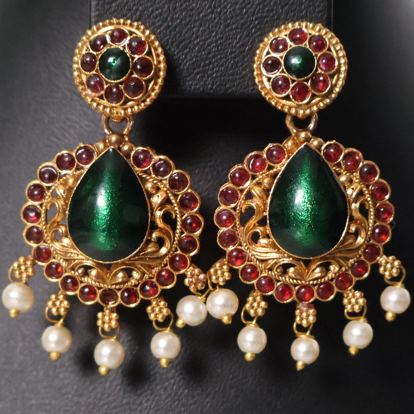 Antique Gold Emerald Teardrop Pendant Haram Set