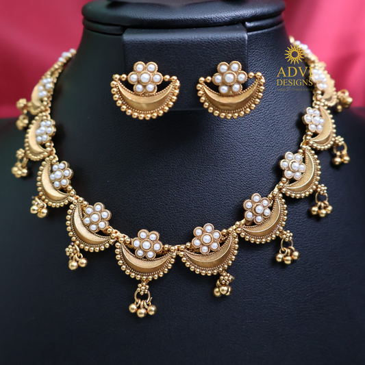 Pearl White Floral Antique Gold Choker Set