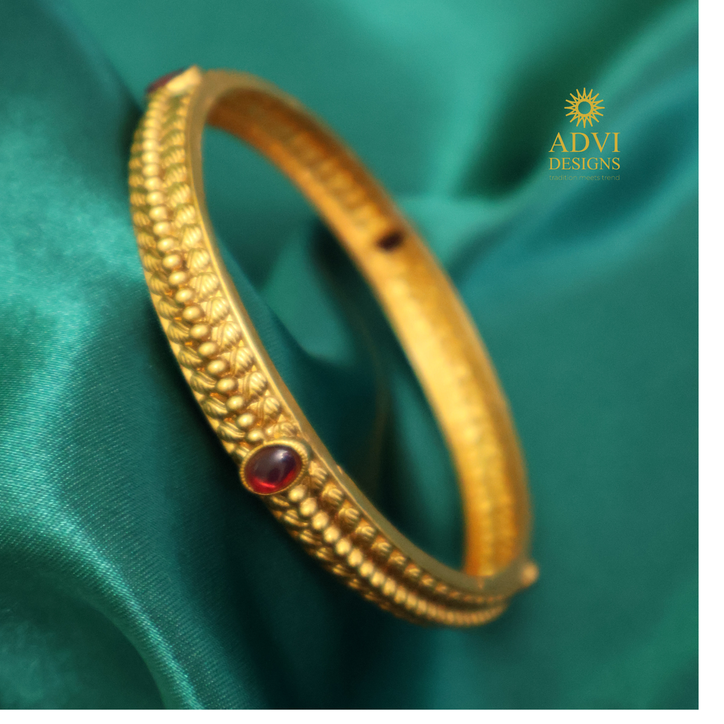 Antique Gold Ruby Stone Traditional Bangle