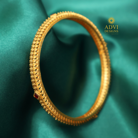 Antique Gold Rope Texture Bangle with Ruby Accent