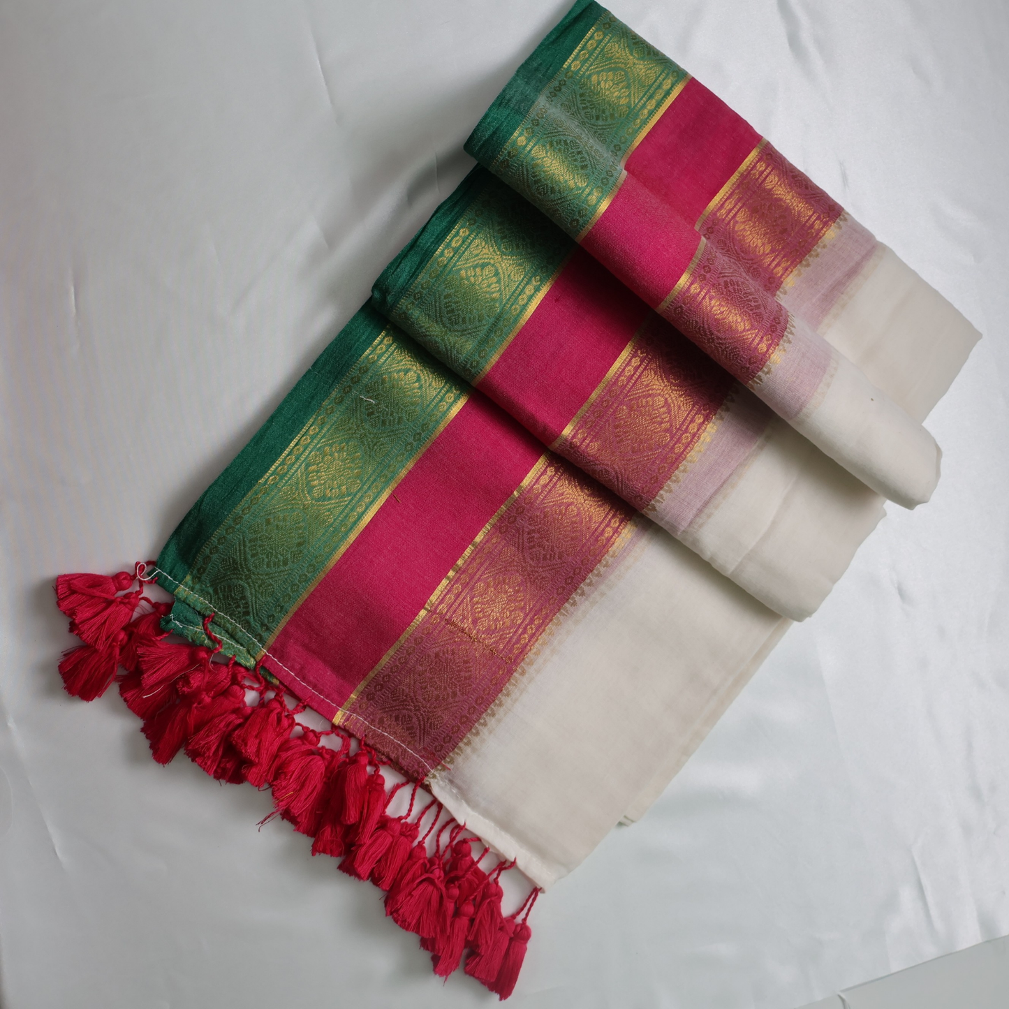 Elegant White Mul Cotton Saree with Kanchi Border