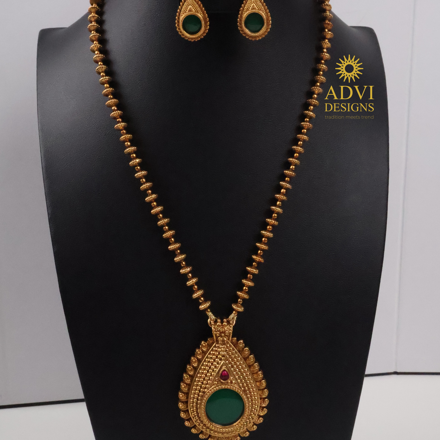 Antique Gold Green Stone Long Pendant Necklace Set