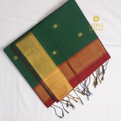 Maheshwari Silk Cotton Saree in Emerald Green with Maroon Contrast Pallu & Maroon Blouse  Gold Woven Motifs