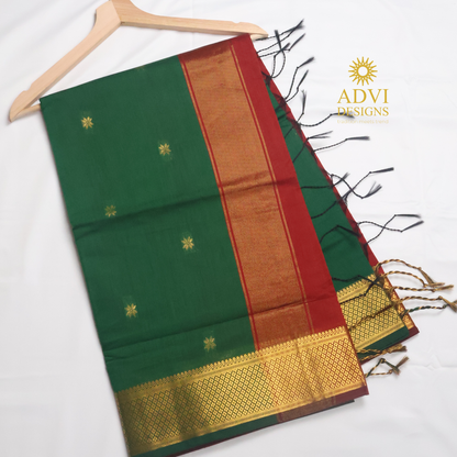 Maheshwari Silk Cotton Saree in Emerald Green with Maroon Contrast Pallu & Maroon Blouse  Gold Woven Motifs