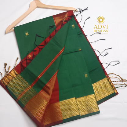 Maheshwari Silk Cotton Saree in Emerald Green with Maroon Contrast Pallu & Maroon Blouse  Gold Woven Motifs