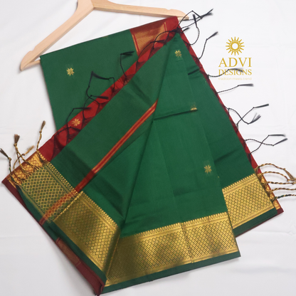 Maheshwari Silk Cotton Saree in Emerald Green with Maroon Contrast Pallu & Maroon Blouse  Gold Woven Motifs