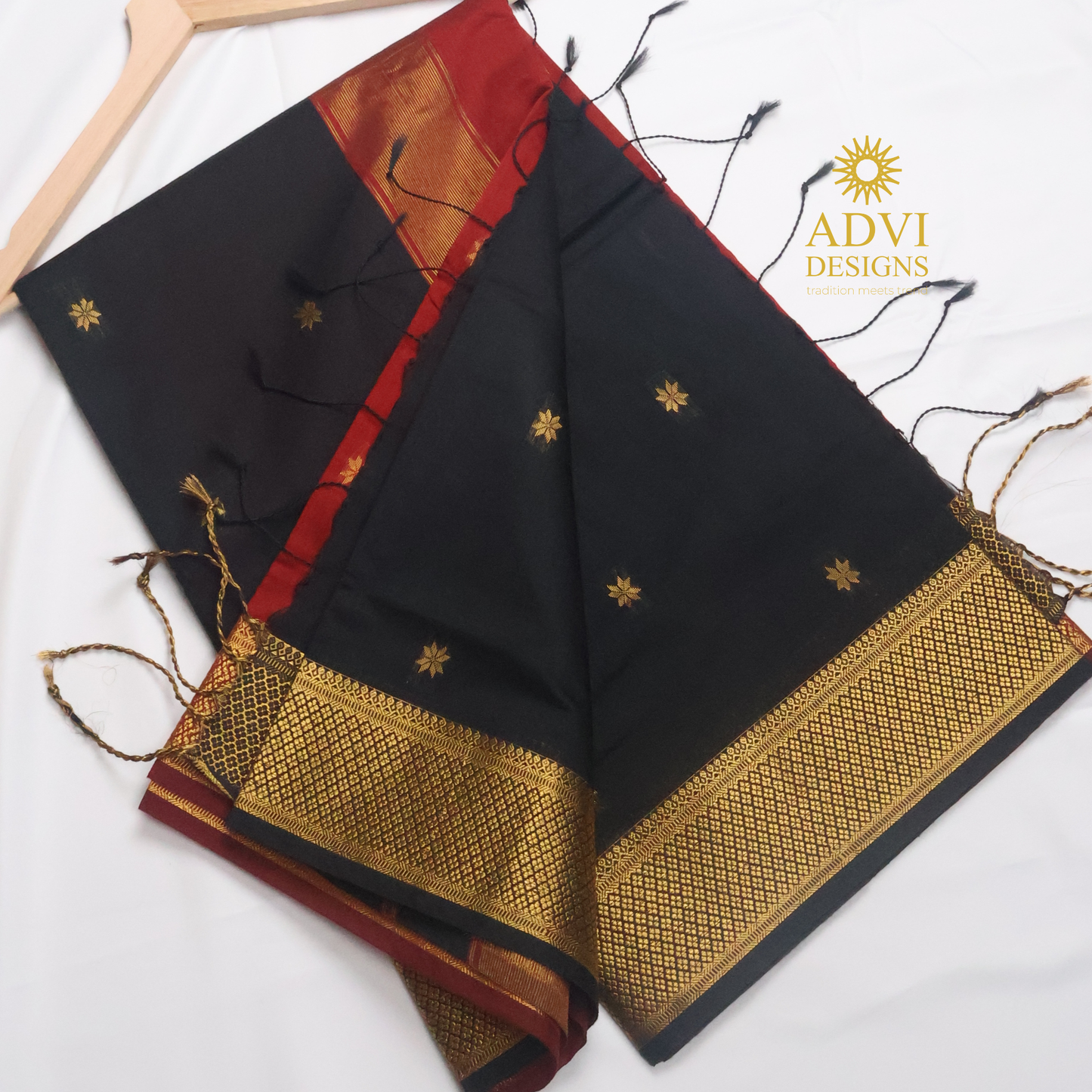 Maheshwari Silk Cotton Saree in Classic Black with Maroon Contrast Pallu & Maroon Blouse | Gold Woven Motifs