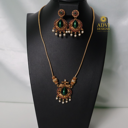Antique Gold Emerald Teardrop Pendant Haram Set