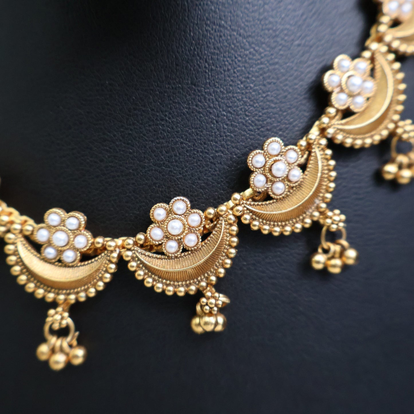 Pearl White Floral Antique Gold Choker Set