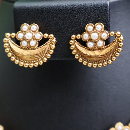 Pearl White Floral Antique Gold Choker Set