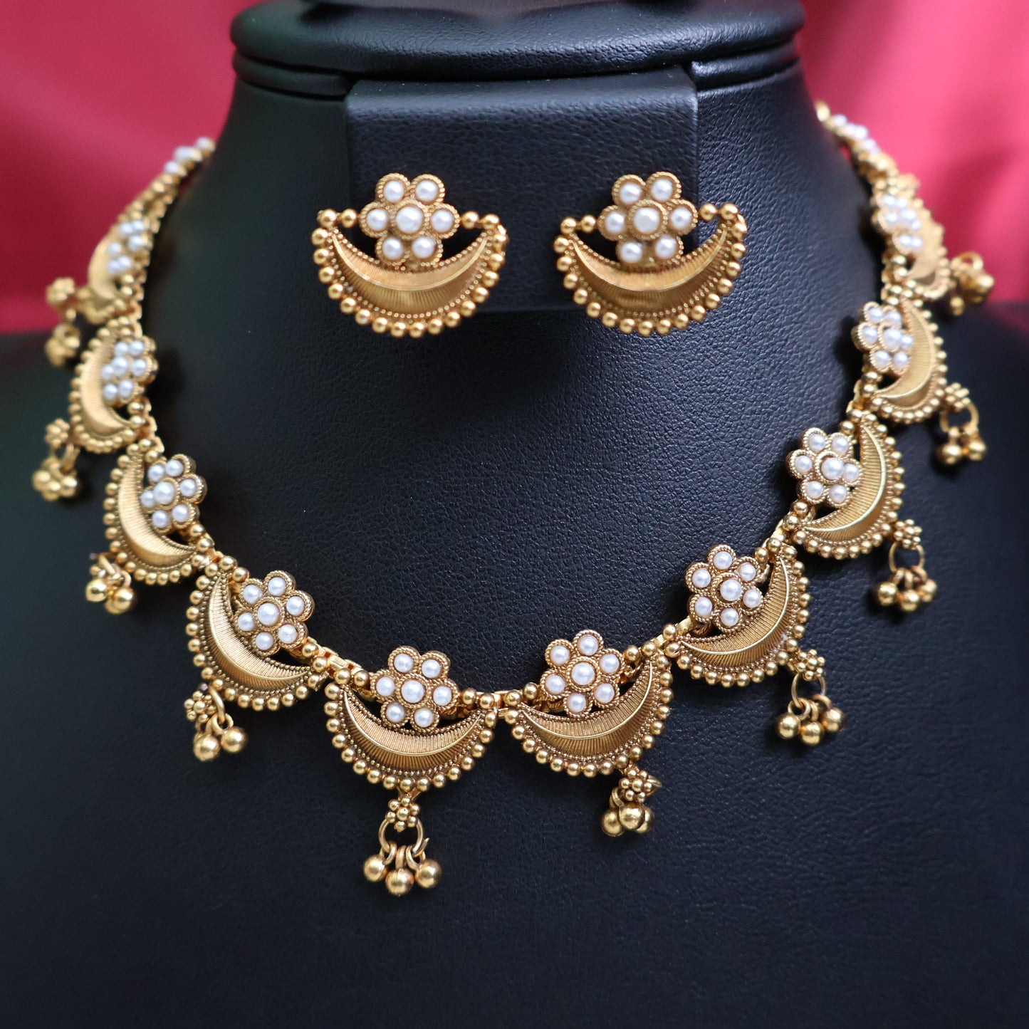 Pearl White Floral Antique Gold Choker Set
