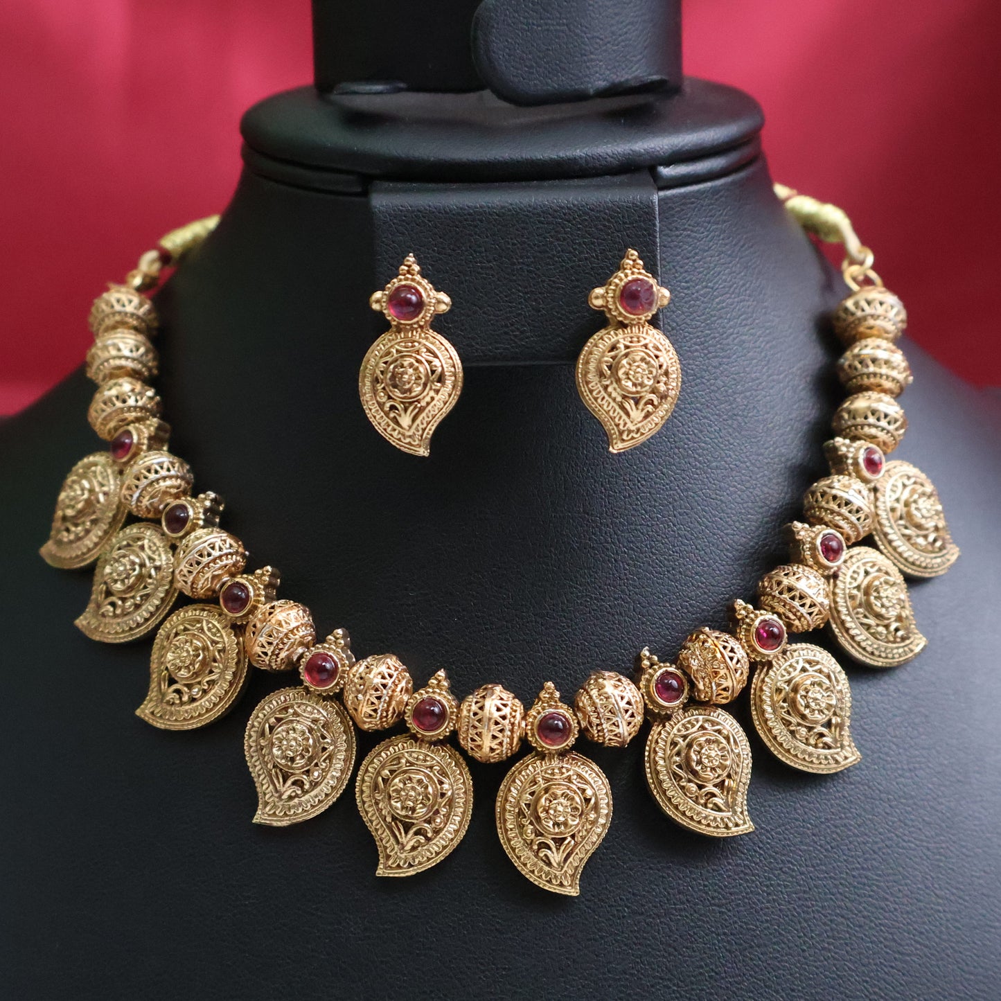 Ruby Paisley Antique Gold Necklace Set